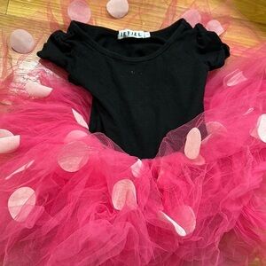 Iefiel size 4 girl tutu t good condition.